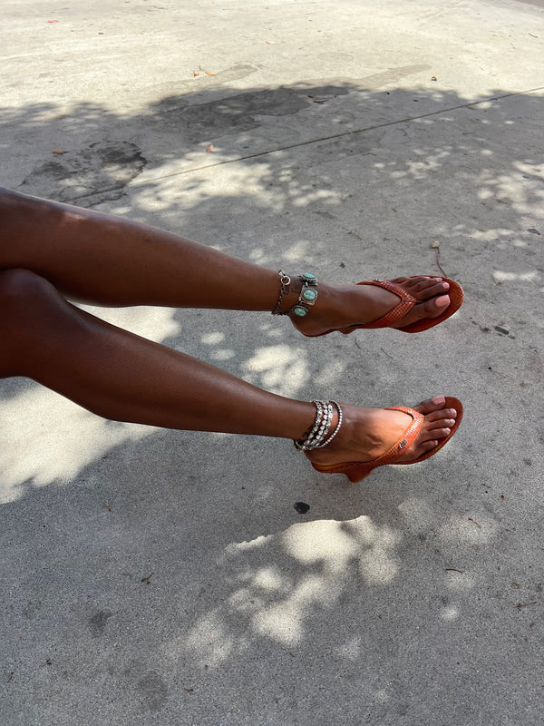 Customer wearing nou shoes
