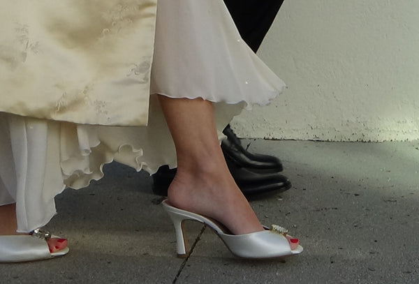 Customer wearing nou shoes