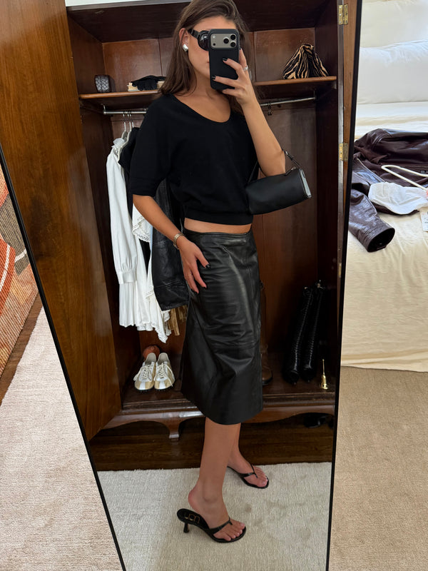 Customer wearing nou shoes