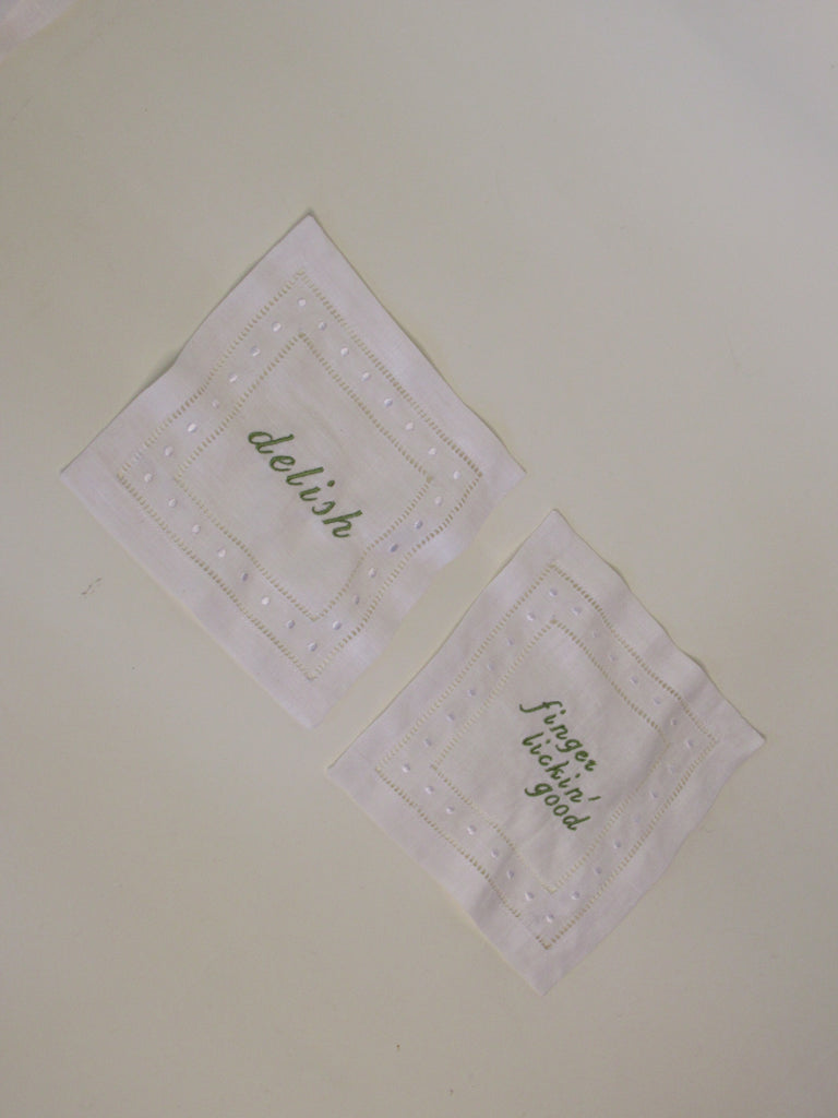 EMBROIDERED NAPKIN SET OF 4