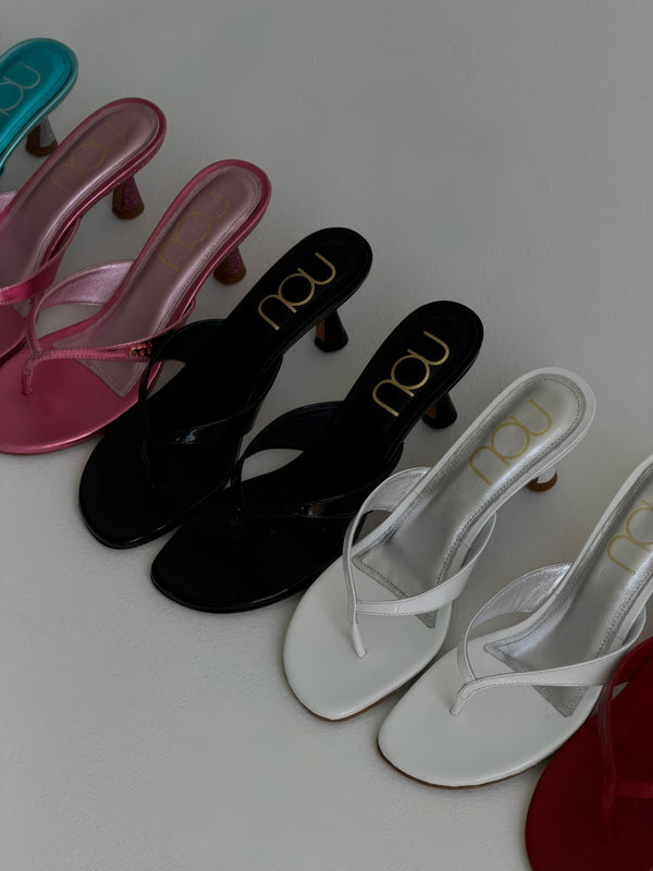 Customer wearing nou shoes