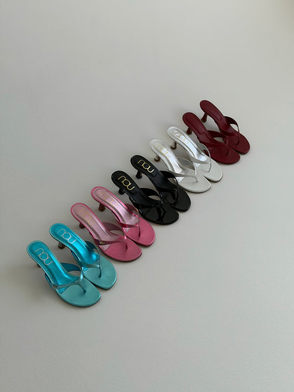 Customer wearing nou shoes