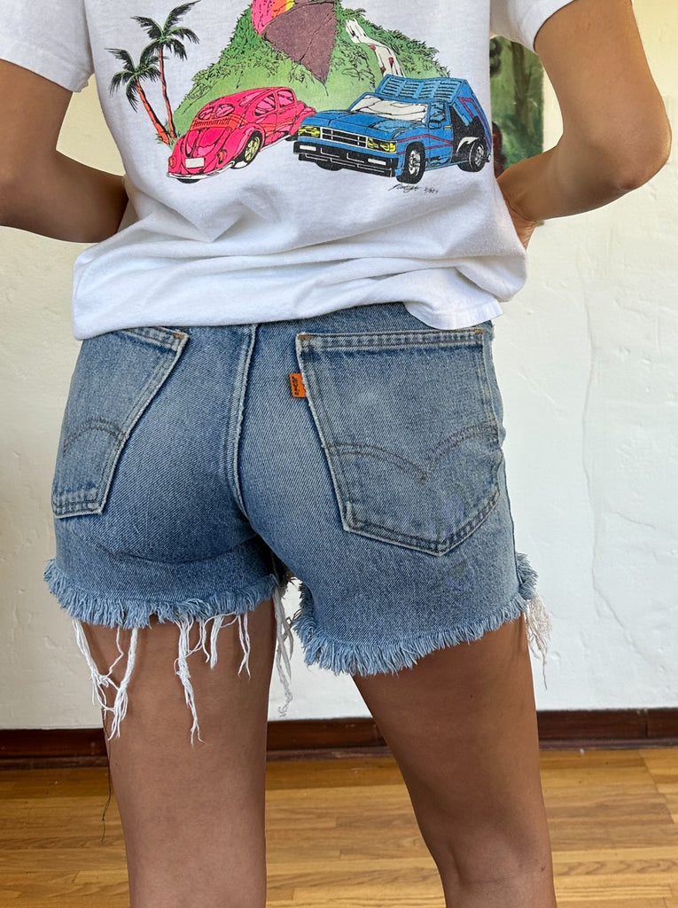 VINTAGE LEVI SHORTS 25