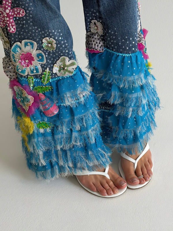 Customer wearing nou shoes