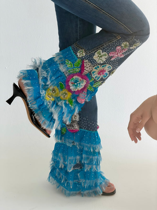 Customer wearing nou shoes