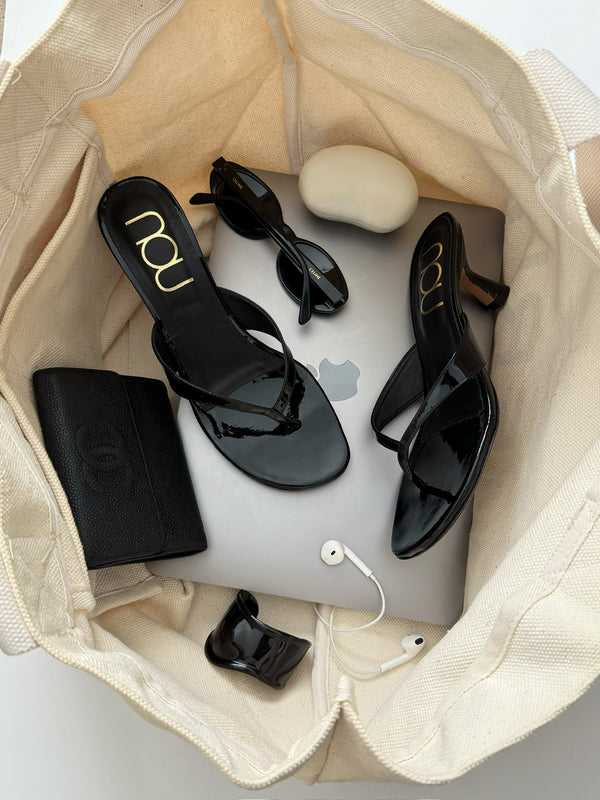 Customer wearing nou shoes