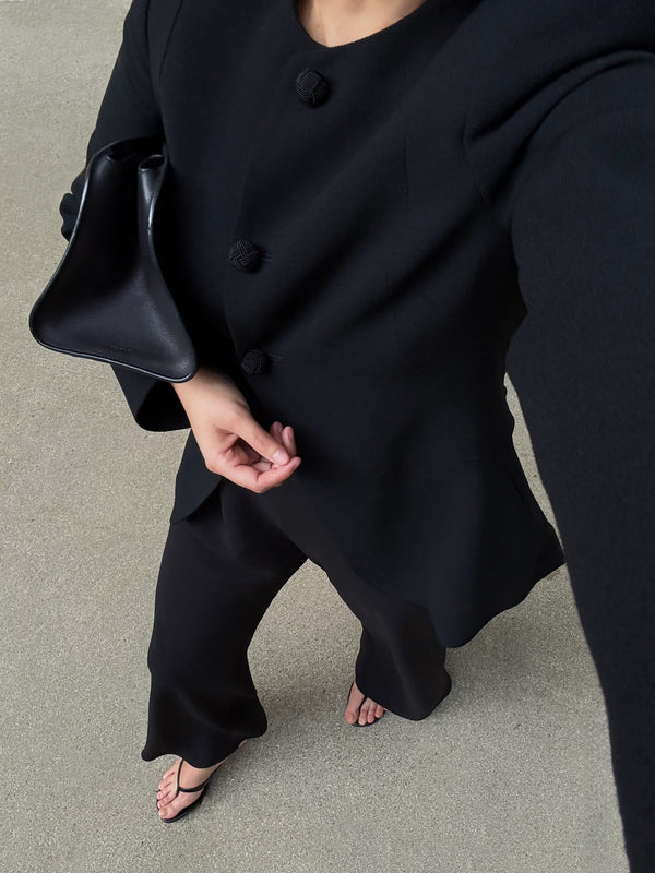 Customer wearing nou shoes