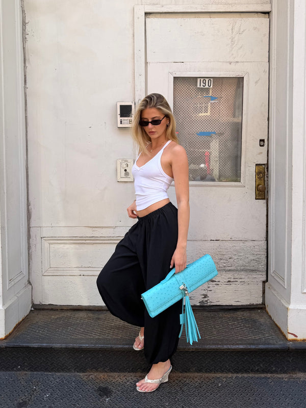 Customer wearing nou shoes