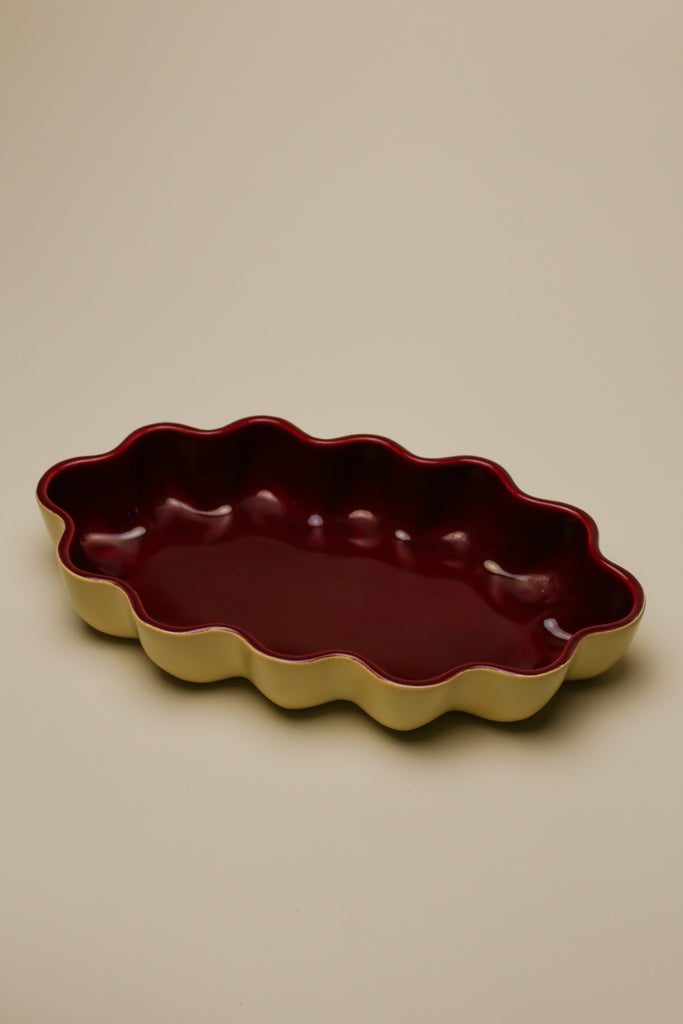 SCALLOPED OVAL SERVING DISH