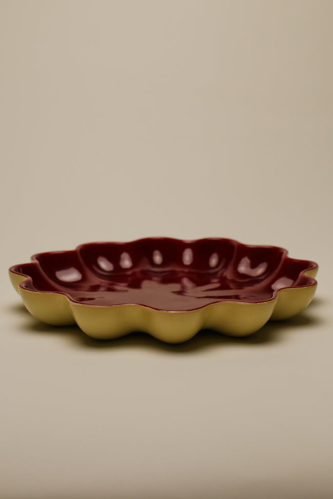 SCALLOPED CIRCLE SERVING DISH