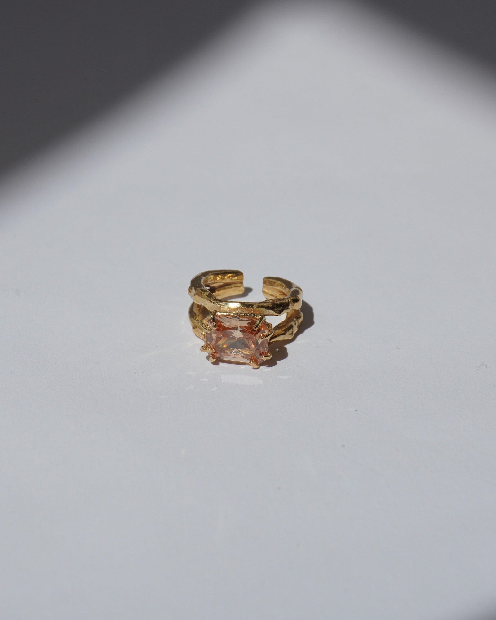NOU Shoreline adjustable toe ring in 24K gold-plated sterling silver with a sparkling rectangular stone
