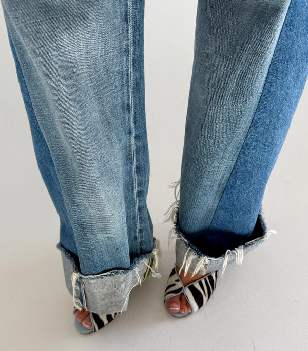 Customer wearing nou shoes